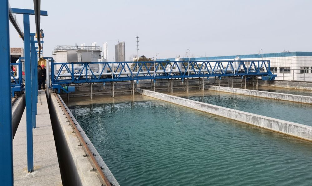 桁车式刮泥机的主要用途