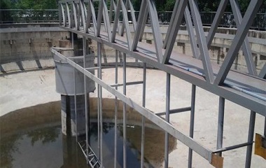 半桥式周边传动刮泥机