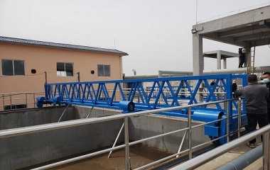 提耙式桁车刮泥机